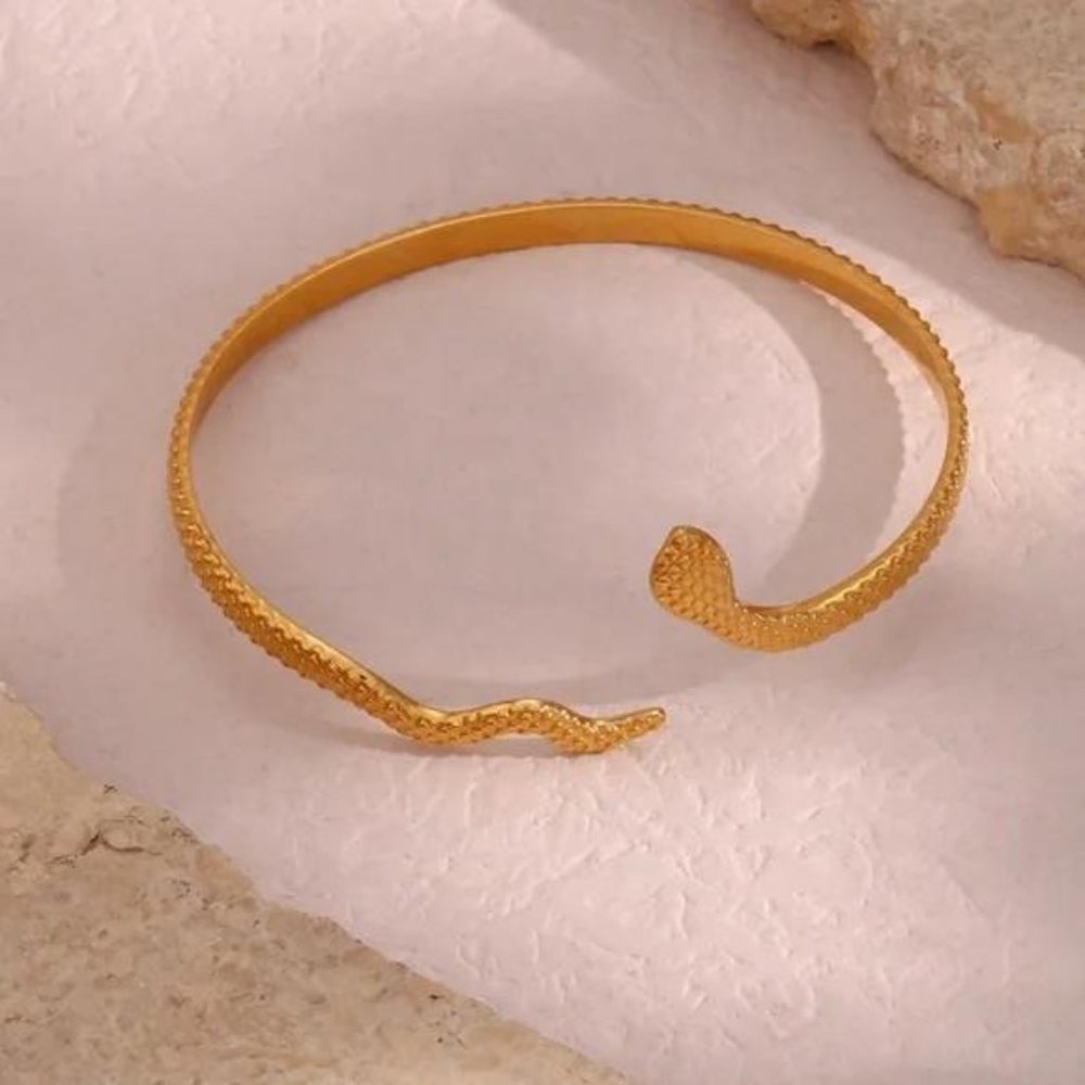 NEW ADJUSTABLE 18K GOLD BANGLE BRACELET, NICE BRACELET, CUTE BRACELET - Picture 5 of 6